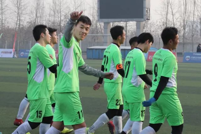 西甲-莱万梅开二度+绝杀 巴塞罗那2-1塞尔塔