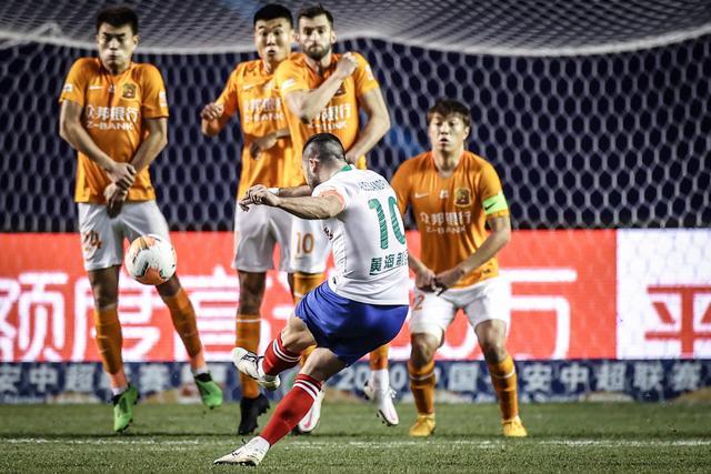 骑士擒黄蜂豪取开季15连胜 火箭大胜公牛5连胜